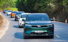 Bán xe 'mát tay' như tỷ phú Phạm Nhật Vượng: Mỗi ngày người Việt mua hơn 800 xe VinFast, Limo Green thành 'ngôi sao' mới