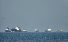 Siêu tàu chở dầu của Trung Quốc di chuyển qua eo biển Hormuz