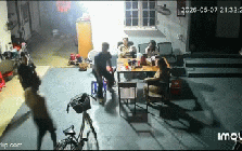 Toàn bộ clip nhóm đối tượng xông vào nhà dân hành hung khiến 2 người nhập viện ở Hà Nội