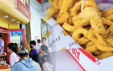 Chuyện lạ Hồ Tây: Quán khoai giá chát vẫn khiến khách cam tâm xếp hàng 2 tiếng đồng hồ, ngày bán 200 đơn