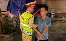 Công an Hà Nội bắt người đàn ông làm chuyện mờ ám trên đường Dương Nội giữa đêm