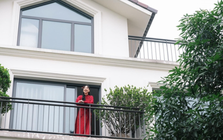 "MC đẹp nhất VTV" nghỉ việc ngay khi cưới thiếu gia kém tuổi: Ở biệt thự trắng xa hoa, hạ sinh quý tử cho gia tộc