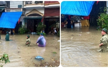 Nước dâng nhanh ở Quảng Ninh, nhiều tuyến phố chìm trong biển nước