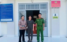 Hai người phụ nữ SN 1966 và 1997 cùng đến công an làm việc sau khi tài khoản phát sinh giao dịch 250.000.000 đồng