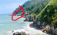 Mải mê chụp ảnh, thủy triều lên cao khiến 2 du khách mắc kẹt tại mỏm đá ở biển Sầm Sơn