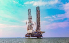 Khoảnh khắc lịch sử hạ thuỷ giàn khoan khổng lồ cao 145m, nặng 12.000 tấn, trị giá 180 triệu USD do chính kỹ sư người Việt đảm nhiệm