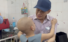 CLIP: Khoảnh khắc ấm áp của tỉ phú Johnathan Hạnh Nguyễn và các bệnh nhi