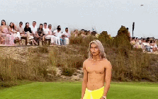 Lê Văn Tâm - "nông dân đẹp trai nhất Việt Nam” đi catwalk gây tranh cãi