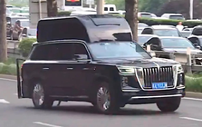 Chiếc xe bị "sưng đầu" gây khó hiểu trong chuyến thăm Trung Quốc của ông Trump: Không ai rõ có mục đích gì