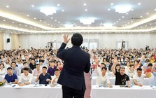 Một công ty "dạy làm giàu" phải dừng bán khóa học, chủ tịch là diễn giả nổi tiếng bất ngờ xin từ chức