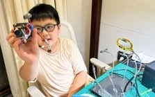 'Cậu bé tên lửa’ tự chế tạo động cơ turbo ngay trong phòng khách