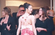 Mỹ nhân có nụ cười "chân thành nhất showbiz": Đời thường siêu giản dị, mặc đồ basic mà khí chất ngời ngời