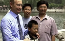 Tổng thống Putin gặp lại “cậu bé” chụp ảnh cùng ở Bắc Kinh 26 năm trước