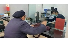 Phát hiện nhân viên ngân hàng cố tình trì hoãn phục vụ cụ ông chuyển khoản 200 triệu đồng: Công an Hà Nội vào cuộc điều tra