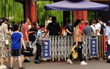Điều ít ai biết về đường dây "lậu" đưa khách vào đại học top 1 châu Á: Vé vào cửa miễn phí bị đẩy giá ngang vé ca nhạc