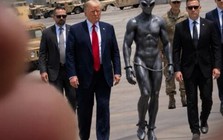 Sau hồ sơ UFO của Bộ Chiến tranh Mỹ, ông Trump bất ngờ đăng ảnh “người ngoài hành tinh”: Thực hư ra sao?