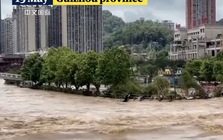 Mưa lũ kinh hoàng trên diện rộng ở Trung Quốc