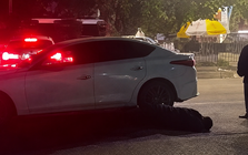 Tài xế Mazda lao xe vào nhóm người trước nhà hàng ở Nghệ An, nạn nhân gãy chân