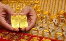Giá vàng hết thời tăng điên cuồng, những người mua 'đu đỉnh' thua lỗ thế nào?