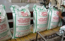 Nhận tin tình báo rồi đột kích một ngôi nhà, công an phát hiện đường dây sản xuất phân bón giả, tịch thu hơn 32 tấn sản phẩm