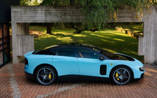 "Chập chững" bước chân vào làng xe điện, cổ phiếu hãng siêu xe bày giảm luôn 6% chỉ 1 phiên: Triết lý của nhà sáng lập trở nên... lạc nhịp?