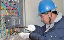 Phát hiện lượng điện cao bất thường tại khu nuôi tôm, cảnh sát vào cuộc điều tra, bắt giữ 2 đối tượng "trộm" hơn 60.000 kWh điện