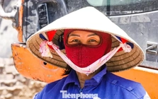 Nóng như đổ lửa, công nhân vẫn bám trụ trên đại công trường