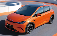 BYD Dolphin vừa ra mắt Việt Nam nay có thêm bản hybrid, sạc đầy đi được 1.000 km, khách Việt muốn mua phải chờ khá lâu