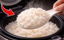 Nấu cơm đừng chỉ cho nước, nhớ thêm vài giọt này: Hạt cơm bóng dẻo, thơm ngon, để lâu không thiu