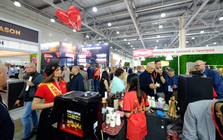 Rời "công xưởng" lên kệ hàng sang xịn - Tham chiếu từ lộ trình của King Coffee
