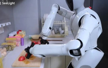 Chỉ cần nhìn robot Trung Quốc "rán quả trứng" này thôi là tất cả chúng ta có thể thở phào nhẹ nhõm