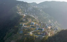 Không phải Đà Lạt, Việt Nam có 1 "thị trấn du lịch hàng đầu thế giới", quanh năm mát mẻ chỉ 25 độ C, 4 năm liền được vinh danh ở giải "Oscar của ngành du lịch"