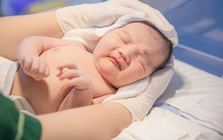 Không phải mê tín, chính bác sĩ sản khoa nói rằng em bé khỏe mạnh thường được sinh vào 3 thời điểm vàng này