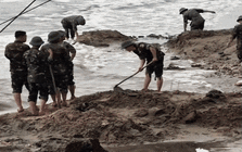 Cảnh tượng trên bờ biển Quy Nhơn khiến nhiều người bất ngờ, nhận xét: Không tin vào mắt mình