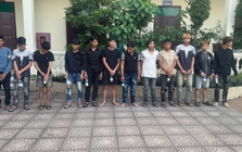 Bắt và khám xét nơi ở của ông chủ trả lương cho công nhân theo cách thức rất lạ