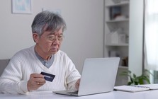 Vội vàng rót 1,6 tỷ đồng vào chứng khoán: Sau một năm, thứ duy nhất cụ ông 62 tuổi "lãi" là bài học này