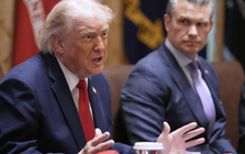 Iran nhắc tới 12 tỉ USD; ông Donald Trump cứng rắn