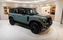 Cận cảnh Defender Trophy Edition đầu tiên tại Việt Nam: Giá gần 7,5 tỷ, nhiều trang bị off-road ‘tận răng’ phục vụ đi đua