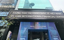 Sếp ngân hàng nói về điện sạch để hút vốn vào Trung tâm tài chính quốc tế