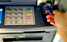 Người dân ngày càng ít dùng tiền mặt, số cây ATM giảm dần