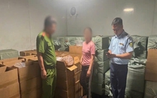 Phát hiện kho thực phẩm bẩn khủng ở Quảng Ninh: 292 thùng lòng lợn sấy rỉ nước, bốc mùi nồng nặc