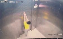 Đoạn camera trong thang máy được đăng lên mạng giữa đêm khiến nhiều phụ huynh thót tim