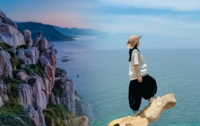 Cảnh báo mỏm đá chụp hình đang gây sốt ở Ninh Thuận: Đẹp nhưng tiềm ẩn nhiều nguy hiểm