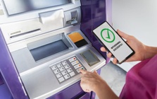 Sử dụng cây ATM của ngân hàng khác nộp tiền vào tài khoản của mình có được không?
