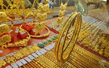 Tối ngày 10/6, giá vàng lao dốc mạnh