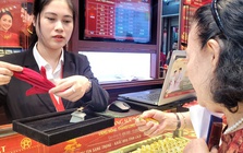 Chuyên gia lý giải vì sao giá vàng "ngủ dậy" giảm hàng triệu đồng mỗi lượng