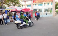 Nữ sinh ngủ quên, vắng mặt ở điểm thi tốt nghiệp THPT, công an tức tốc đến tận nhà đón đi