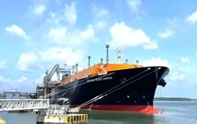 Gần 120.000 tấn LNG, LPG cập cảng giữa cao điểm ‘nóng’ về năng lượng