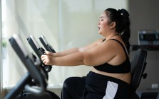 Nhịn ăn liên tục 6 ngày, giảm liền 7,5kg, cô gái 25 tuổi tự thưởng 1 xô gà rán, 2 gói mỳ cay rồi phải nhập viện gấp