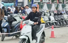 Hà Nội dự chi hơn 1.000 tỷ hỗ trợ người nghèo chuyển đổi xe điện